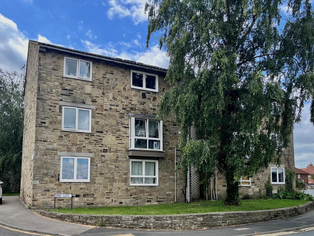 2 bed flat for sale in Roman Close, Tadcaster LS24, £130,000