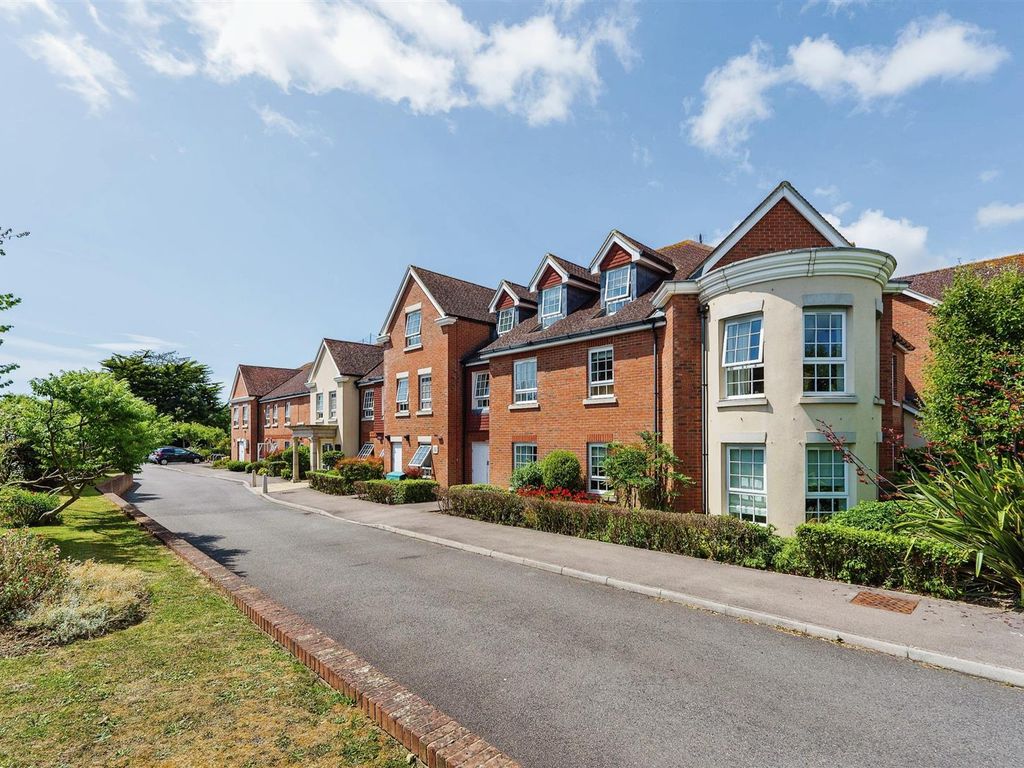 2 bed flat for sale in Claridge House, Littlehampton, West Sussex BN17, £245,000