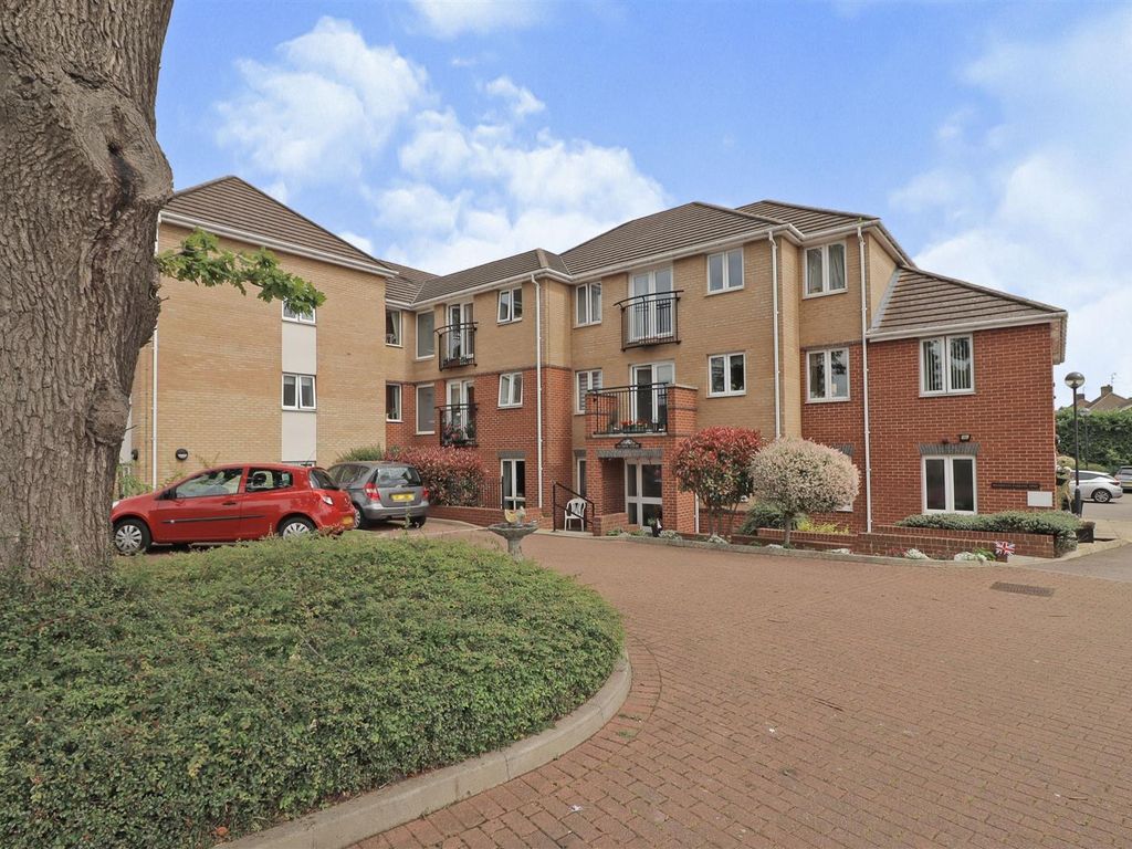1 bed flat for sale in Olympic Court, Cannon Lane, Luton, Stopsley LU2, £175,000