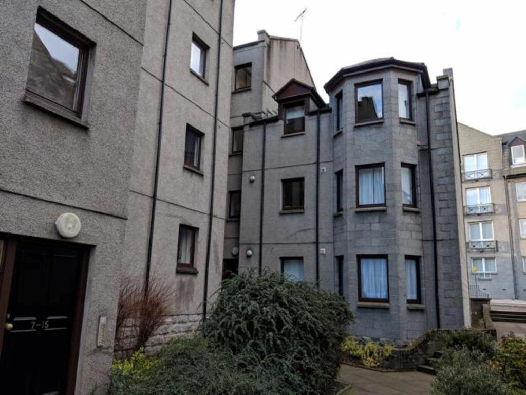 1 bed flat for sale in 25 Cherrybank Gardens, Aberdeen AB11, £115,000