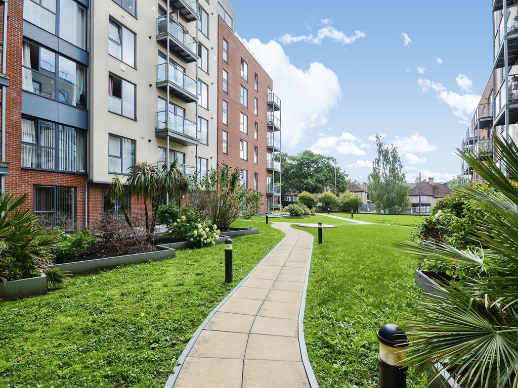 1 bed flat for sale in Midland Road, Hemel Hempstead HP2, £190,000