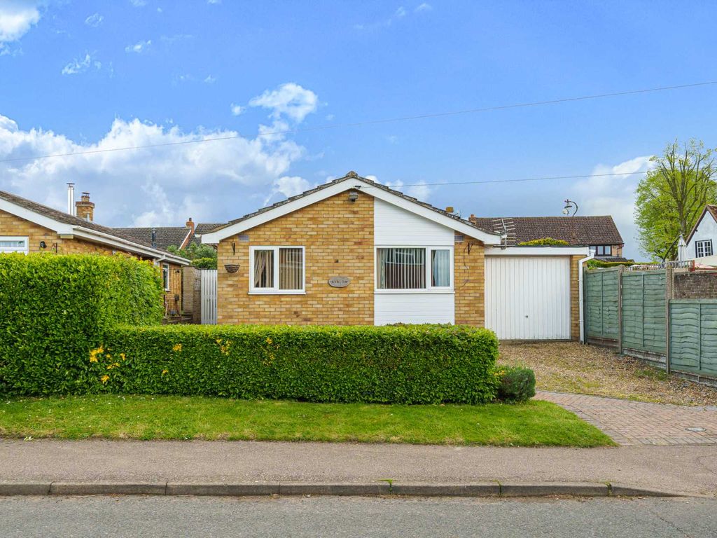 3 bed detached bungalow for sale in Church End, Ravensden MK44, £325,000