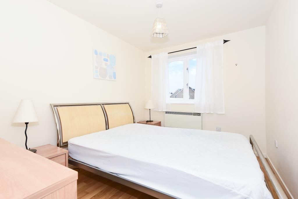 2 bed flat for sale in Windsor, Berkshire SL4, £230,000
