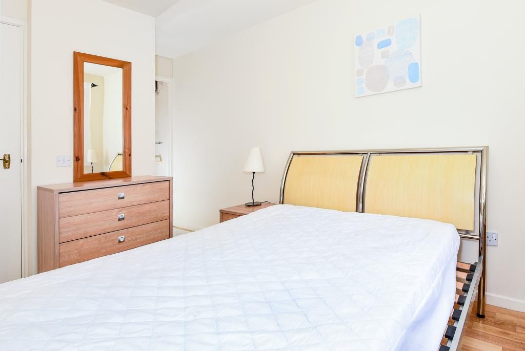 2 bed flat for sale in Windsor, Berkshire SL4, £230,000