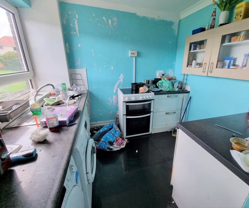3 bed flat for sale in Caerphilly CF83, £110,000