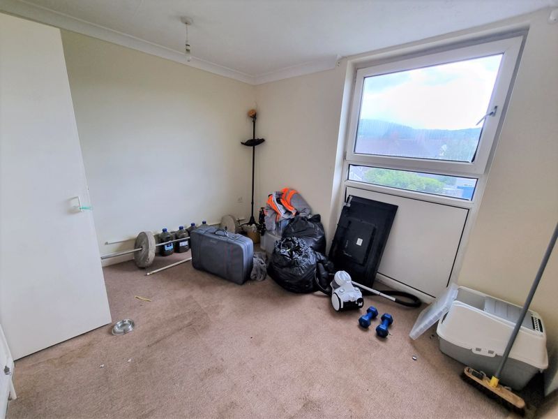 3 bed flat for sale in Caerphilly CF83, £110,000
