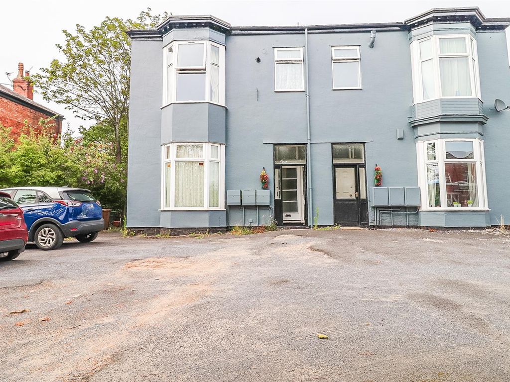 2 bed flat for sale in Manchester Road, Southport PR9, £100,000