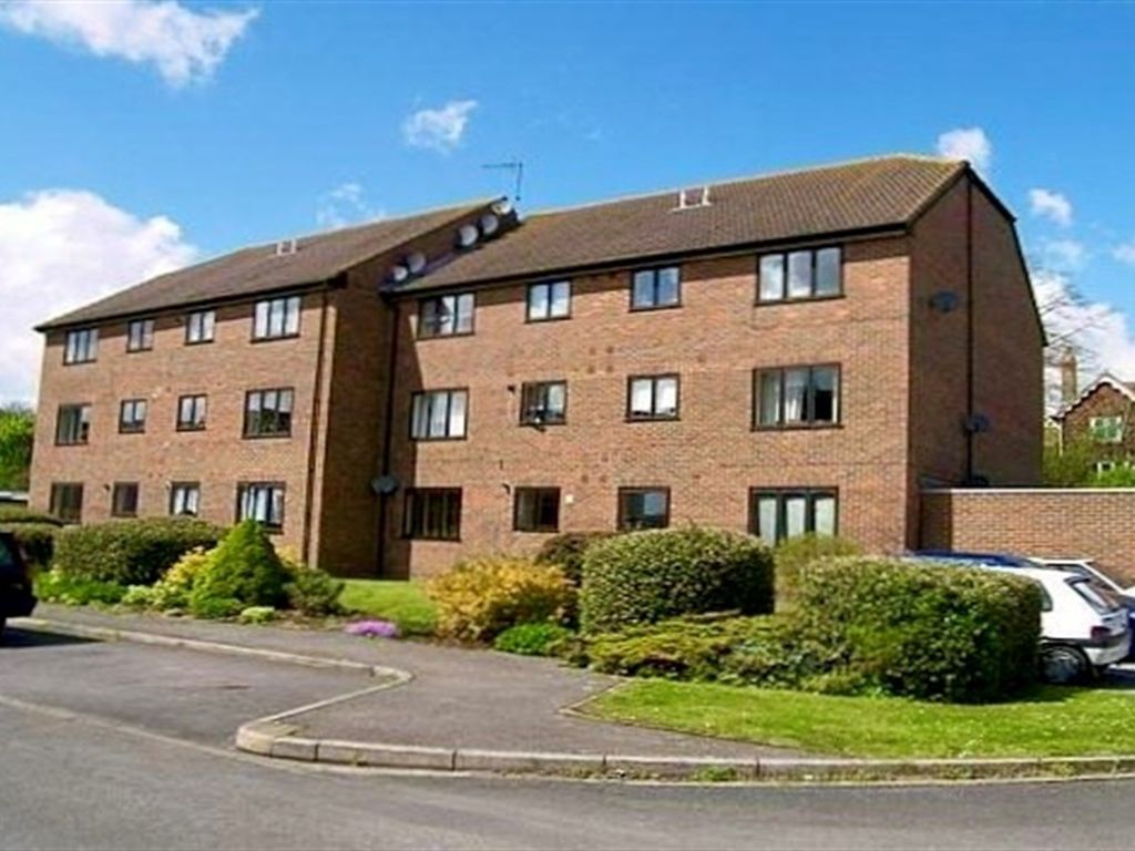 2 bed flat for sale in Station Road, Pulborough, West Sussex RH20, £199,950