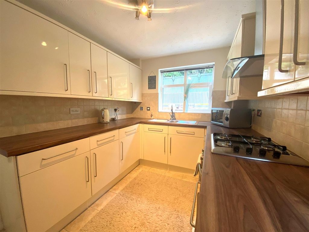 3 bed property for sale in Bryn Derw, Blackwood NP12, £239,950
