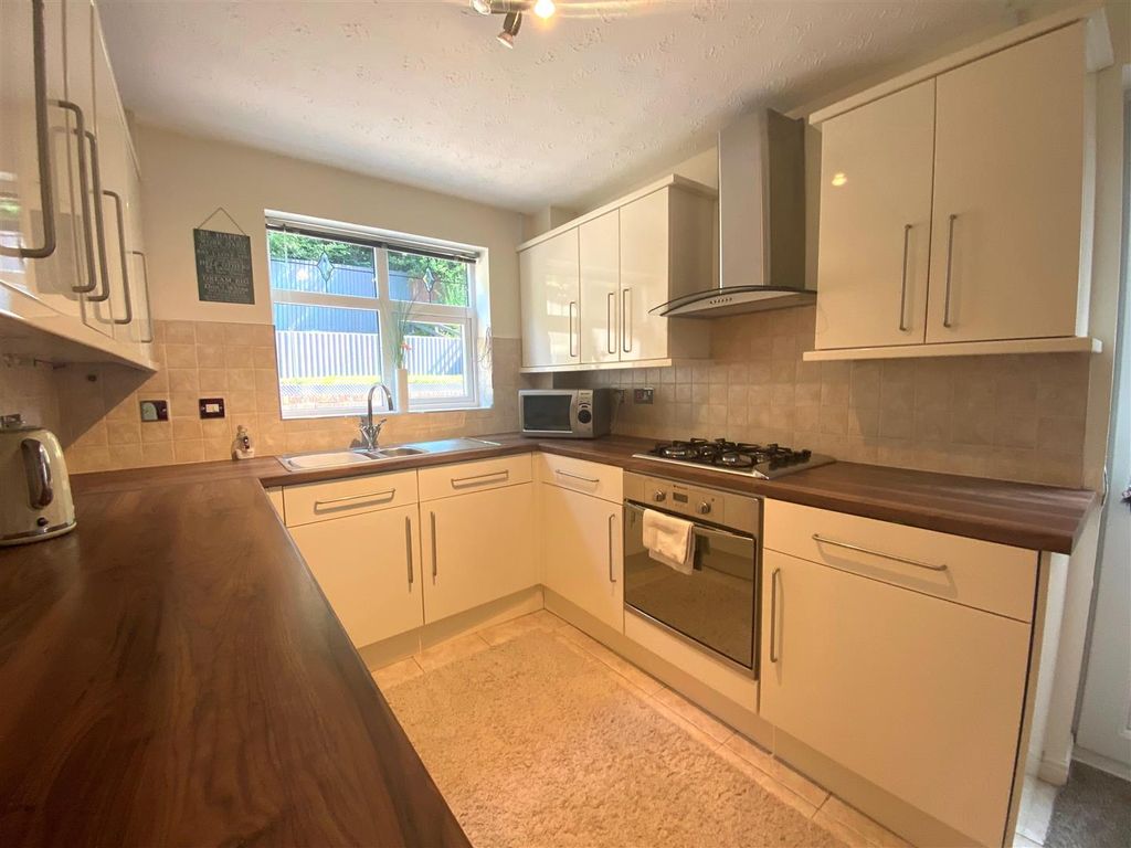 3 bed property for sale in Bryn Derw, Blackwood NP12, £239,950