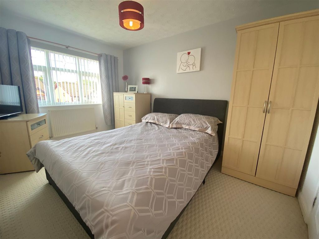 3 bed property for sale in Bryn Derw, Blackwood NP12, £239,950