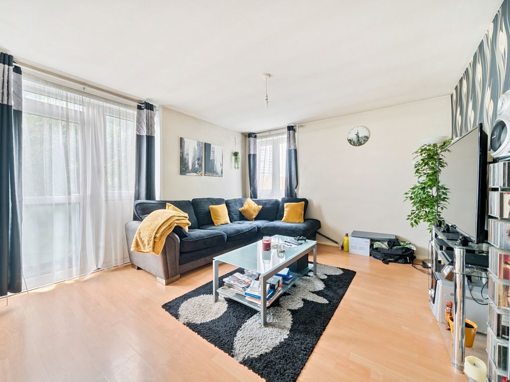 1 bed flat for sale in Comber Grove, London SE5, £270,000
