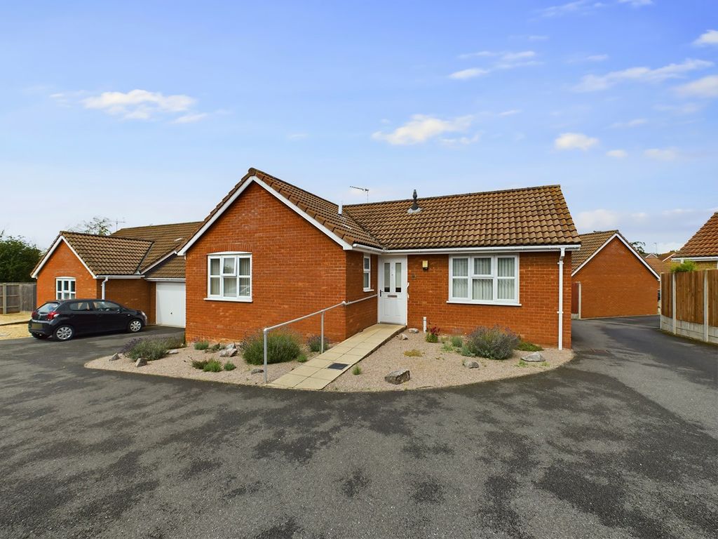 2 bed detached bungalow for sale in Tinkers Way, Downham Market PE38, £270,000