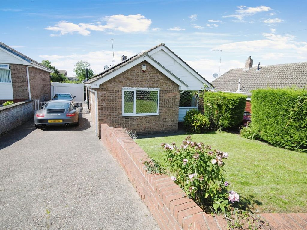 3 bed detached bungalow for sale in Gibson Lane, Kippax, Leeds LS25, £280,000