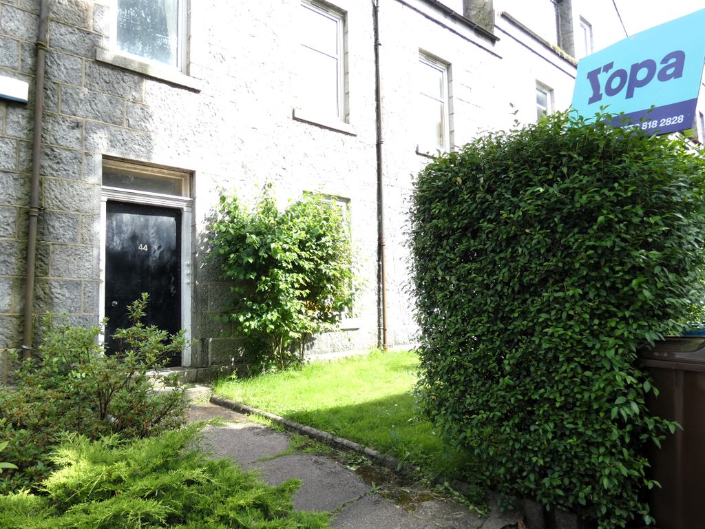 2 bed flat for sale in Thomson Street, Aberdeen AB25, £98,000
