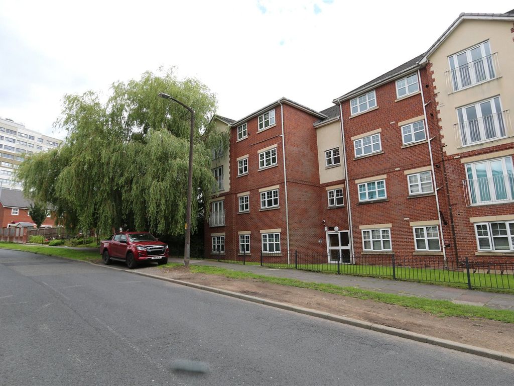 2 bed flat for sale in Wordsworth Road, Denton, Manchester, Greater Manchester M34, £115,000