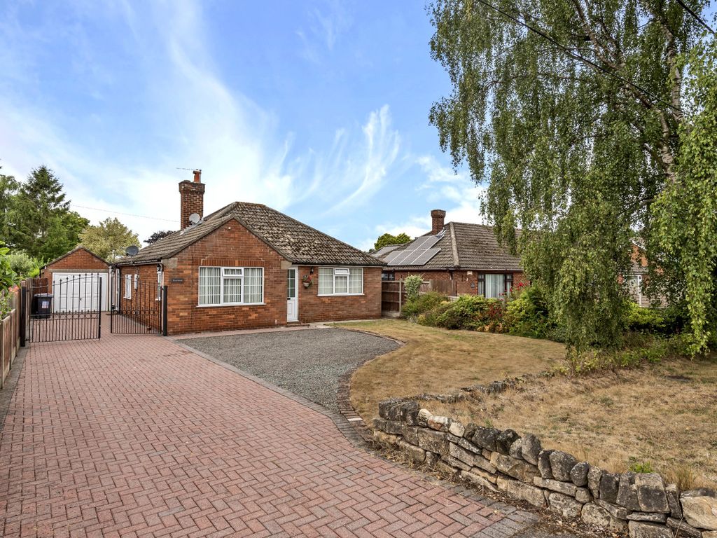 2 bed bungalow for sale in Doddington Road, Whisby, Lincoln LN6, £325,000