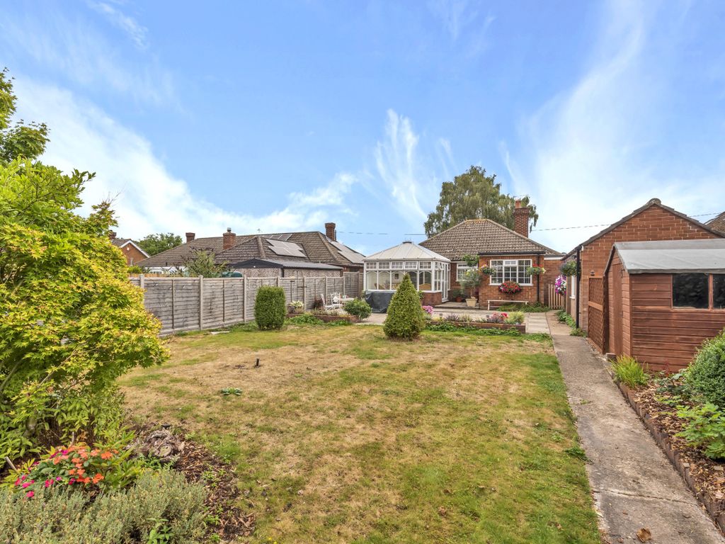2 bed bungalow for sale in Doddington Road, Whisby, Lincoln LN6, £325,000
