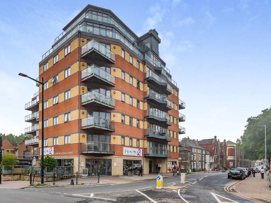 2 bed flat for sale in Thorngate House, St Swithins Square, Lincoln LN2, £185,000