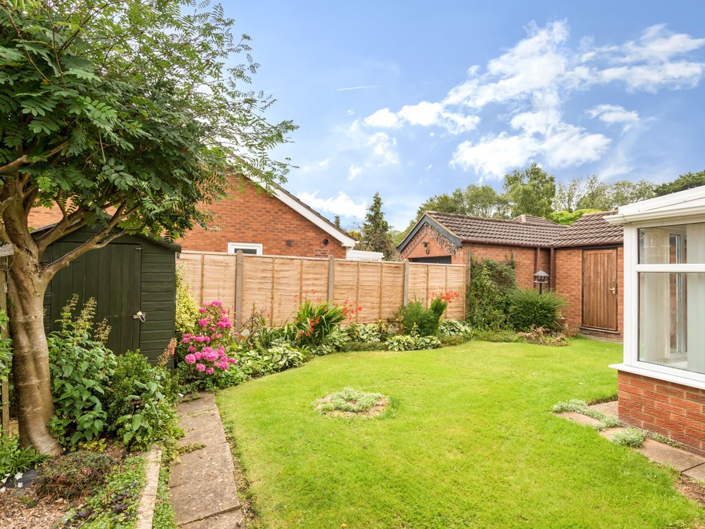 3 bed bungalow for sale in Meadowbank, Great Coates DN37, £220,000