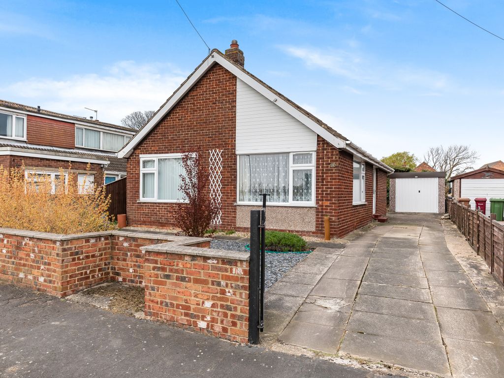 3 bed bungalow for sale in Hawkins Way, South Killingholme, Immingham DN40, £155,000