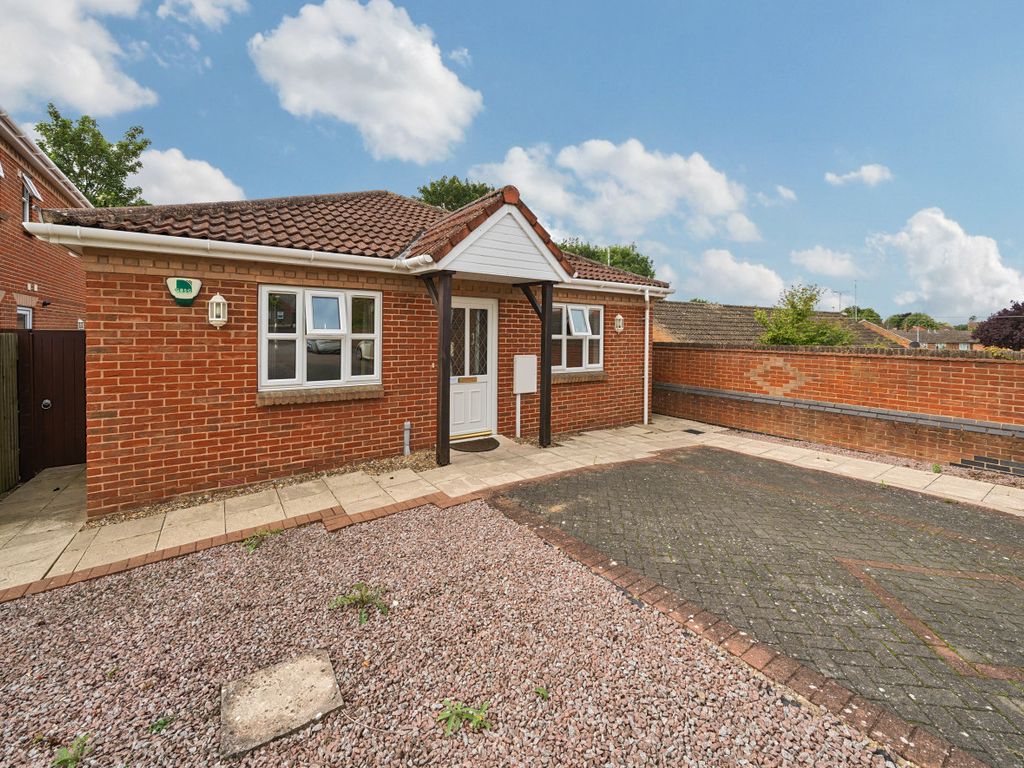 3 bed bungalow for sale in Mayfair Close, Fleet Hargate, Holbeach, Lincolnshire PE12, £250,000