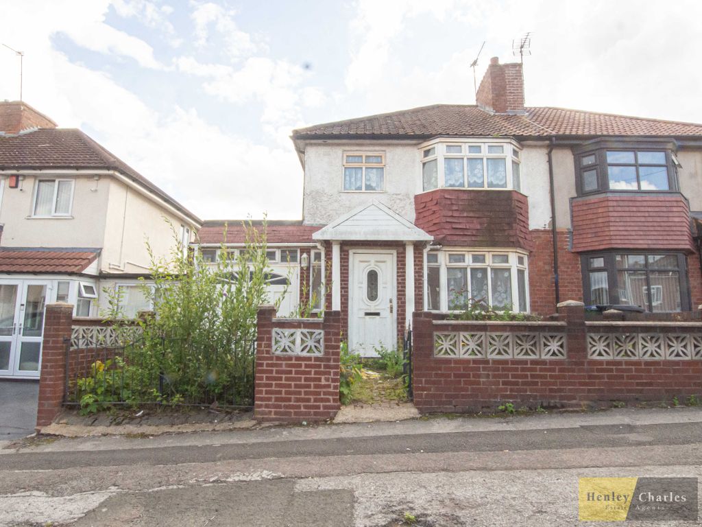 4 bed semi-detached house for sale in Devonshire Road, Smethwick B67, £265,000