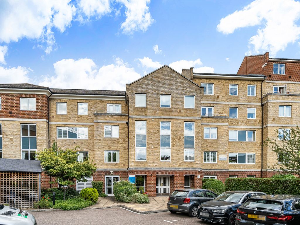 1 bed flat for sale in North Street, Bromley BR1, £170,000