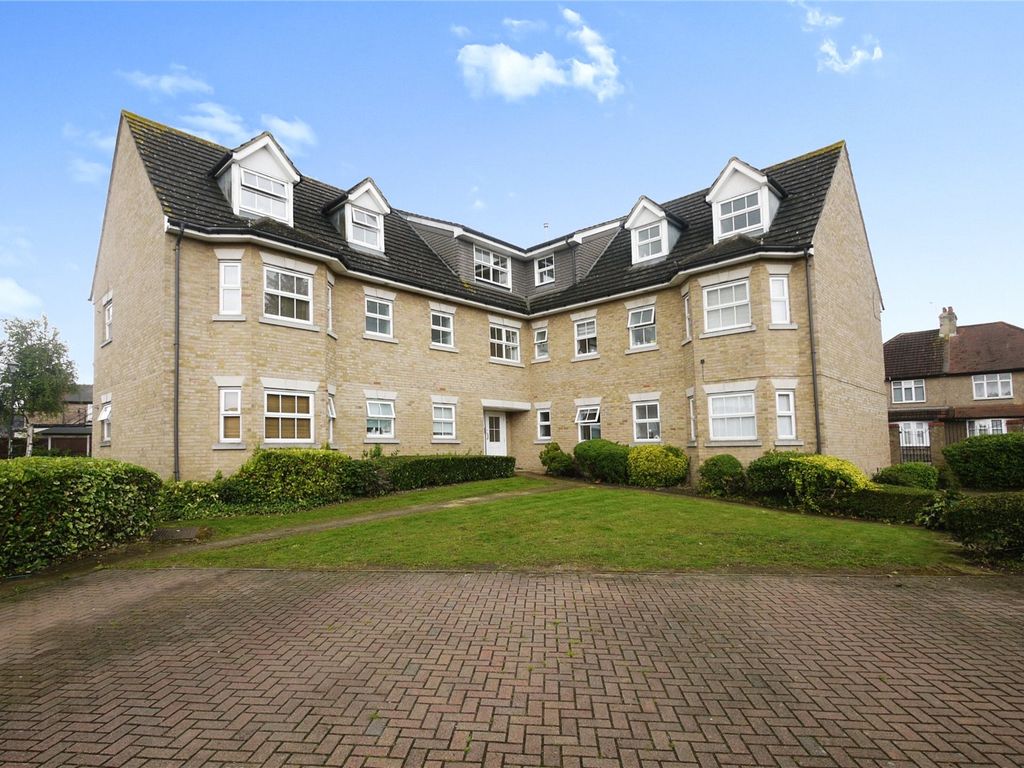 1 bed flat for sale in The Courtyard, Brentwood, Essex CM15, £220,000