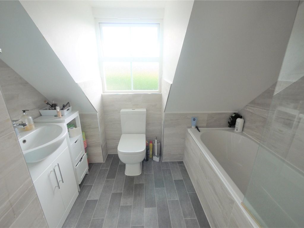 1 bed flat for sale in The Courtyard, Brentwood, Essex CM15, £220,000