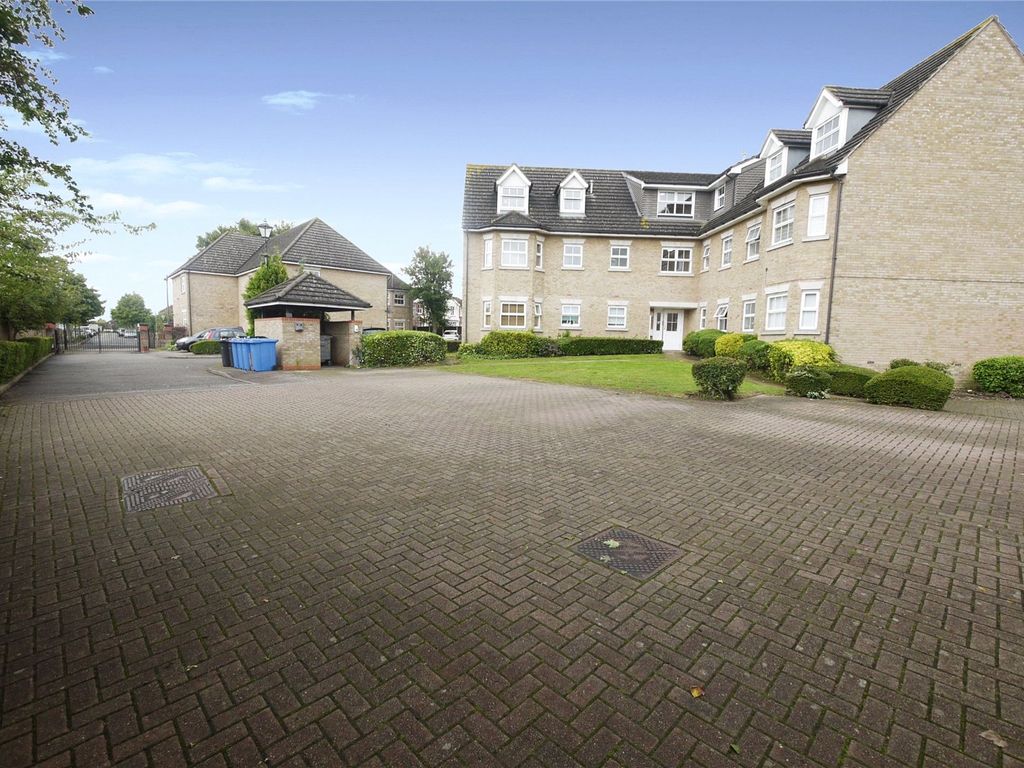 1 bed flat for sale in The Courtyard, Brentwood, Essex CM15, £220,000