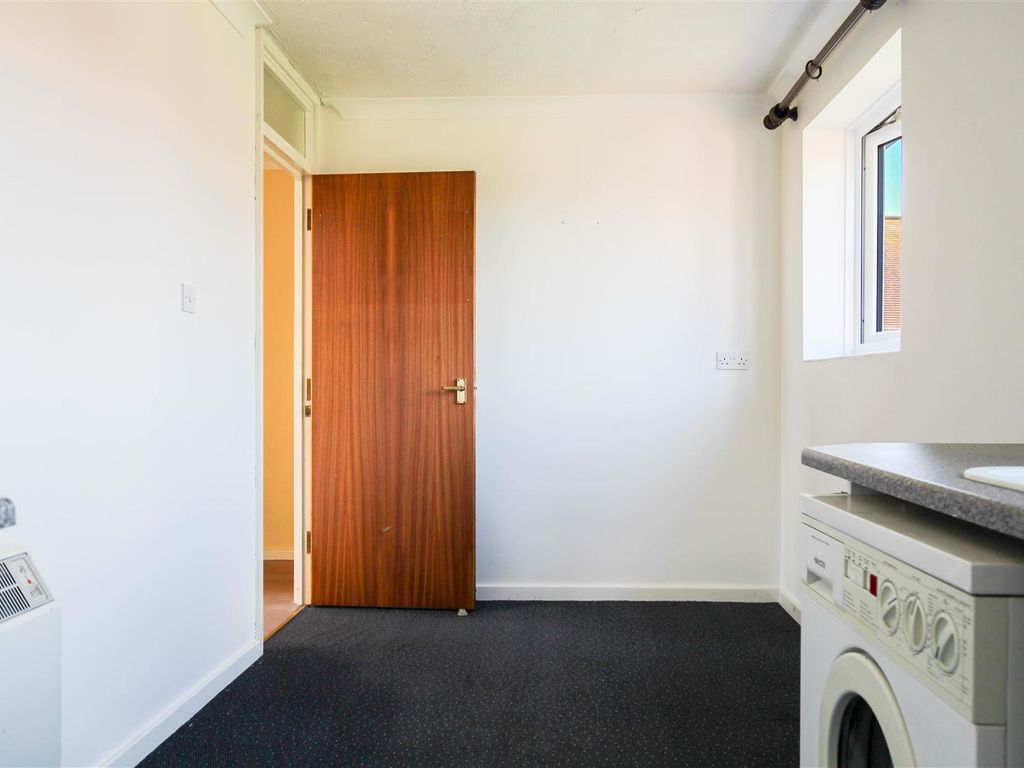 2 bed flat for sale in Belvedere Road, Burnham-On-Crouch CM0, £250,000