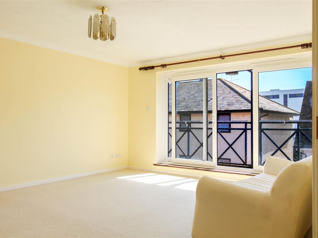 2 bed flat for sale in Belvedere Road, Burnham-On-Crouch CM0, £250,000