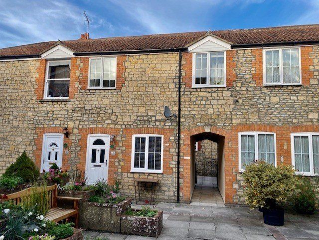 2 bed terraced house for sale in Vineys Yard, Bruton BA10, £160,000