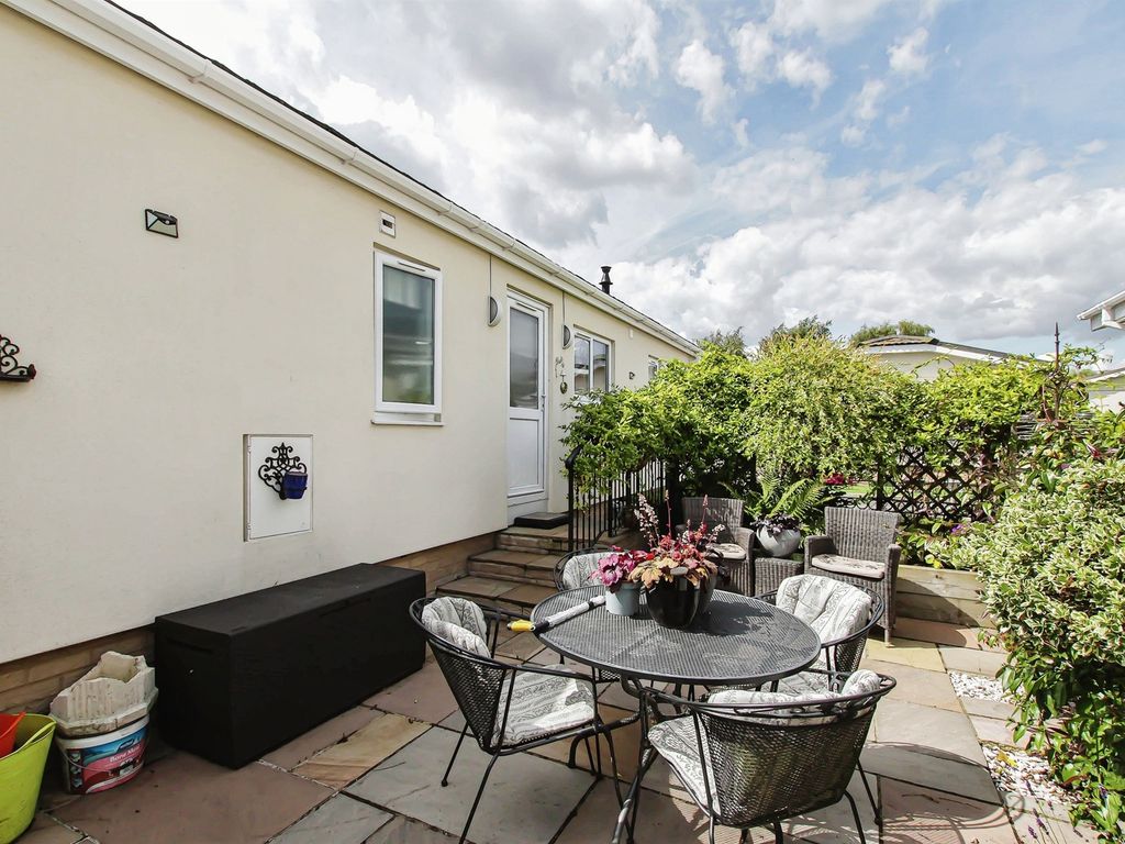 2 bed mobile/park home for sale in Hyde Park, Littleport, Ely CB6, £175,000