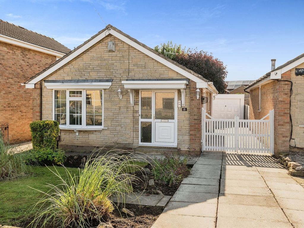 2 bed detached bungalow for sale in New Park View, Farsley, Pudsey LS28, £260,000