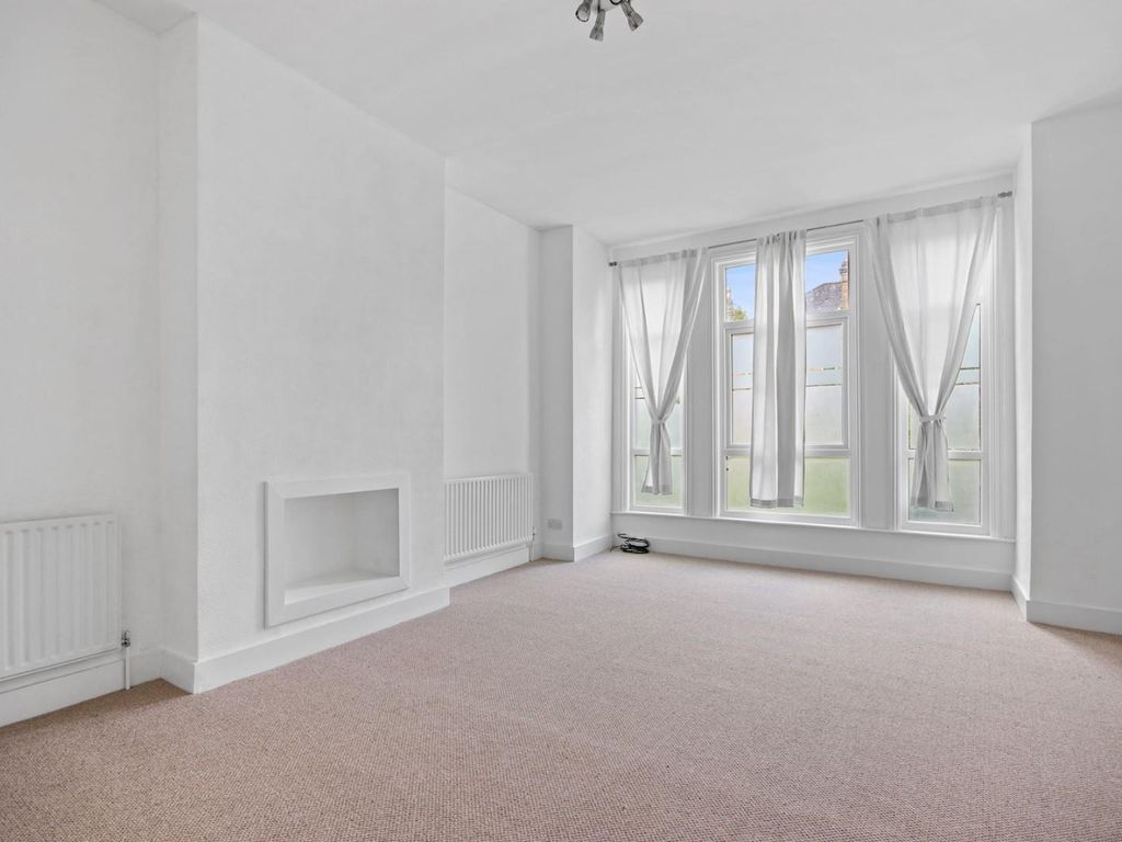 1 bed flat for sale in Beckenham Road, Beckenham, Beckenham BR3, £300,000