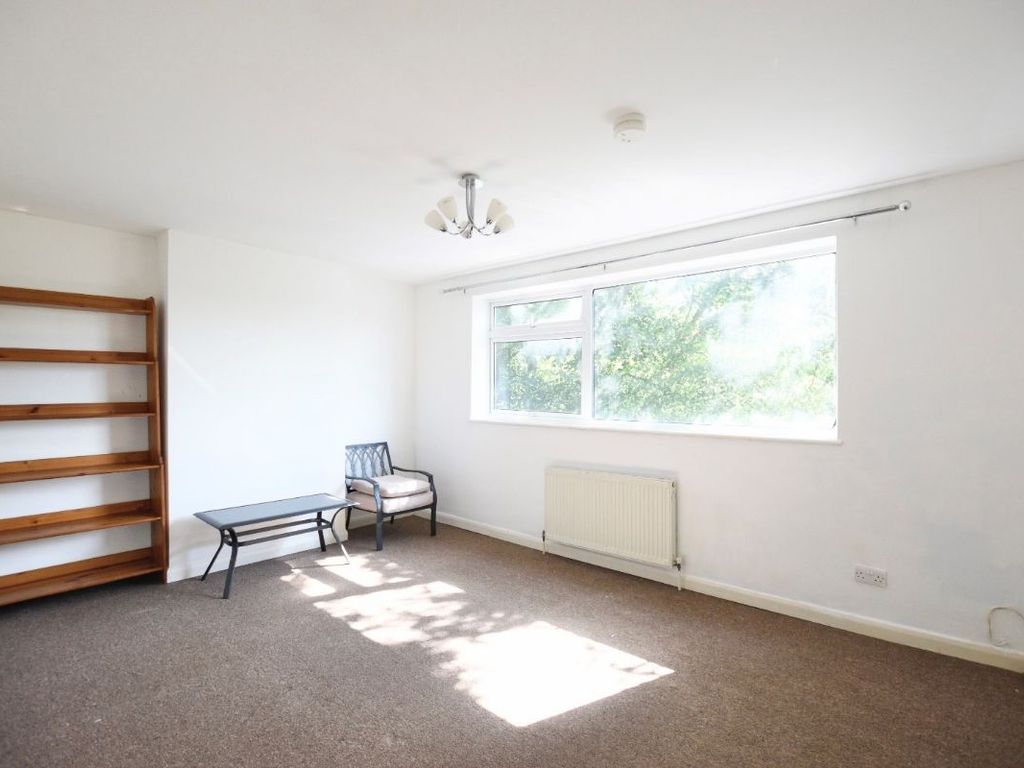2 bed flat for sale in Idmiston Road, Stratford E15, £325,000
