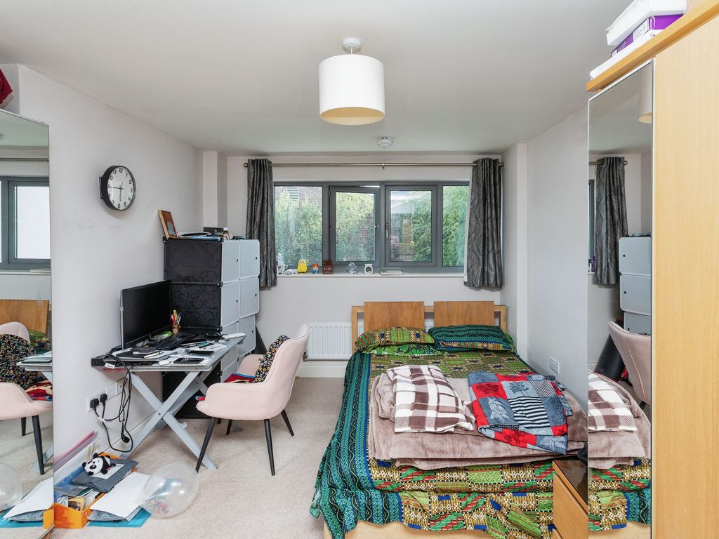 2 bed flat for sale in Lonsdale, Wolverton, Milton Keynes, Buckinghamshire MK12, £225,000