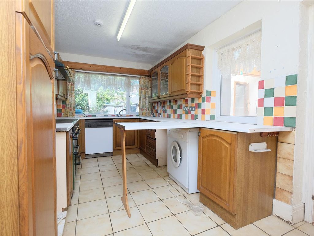 3 bed property for sale in Thornbury Road, Uphill, Weston-Super-Mare BS23, £250,000
