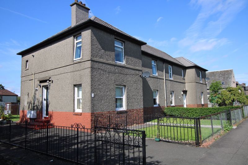 2 bed flat for sale in Alclutha Avenue, Dumbarton G82, £114,000