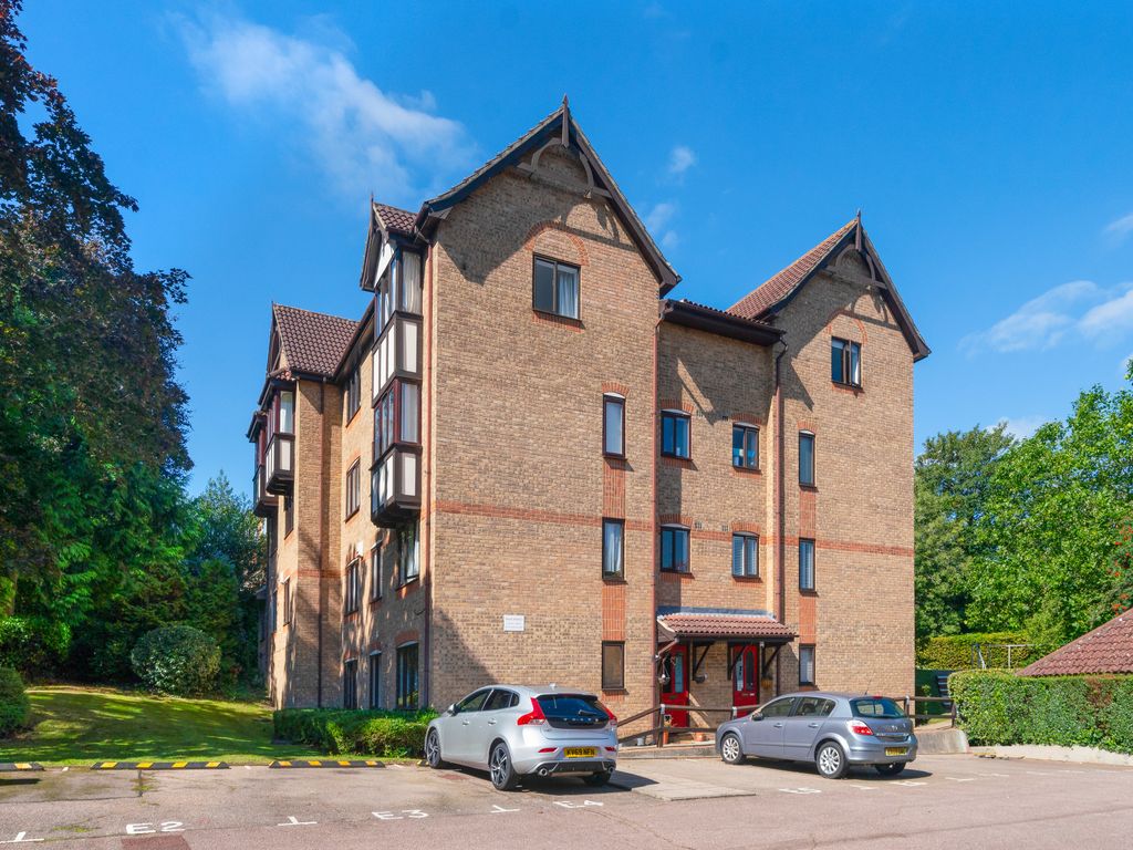 2 bed flat for sale in Durham Avenue, Bromley, Kent BR2, £280,000