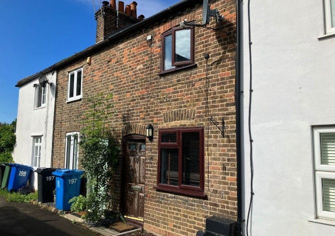2 bed terraced house for sale in Maidenhead Road, Windsor SL4, £300,000