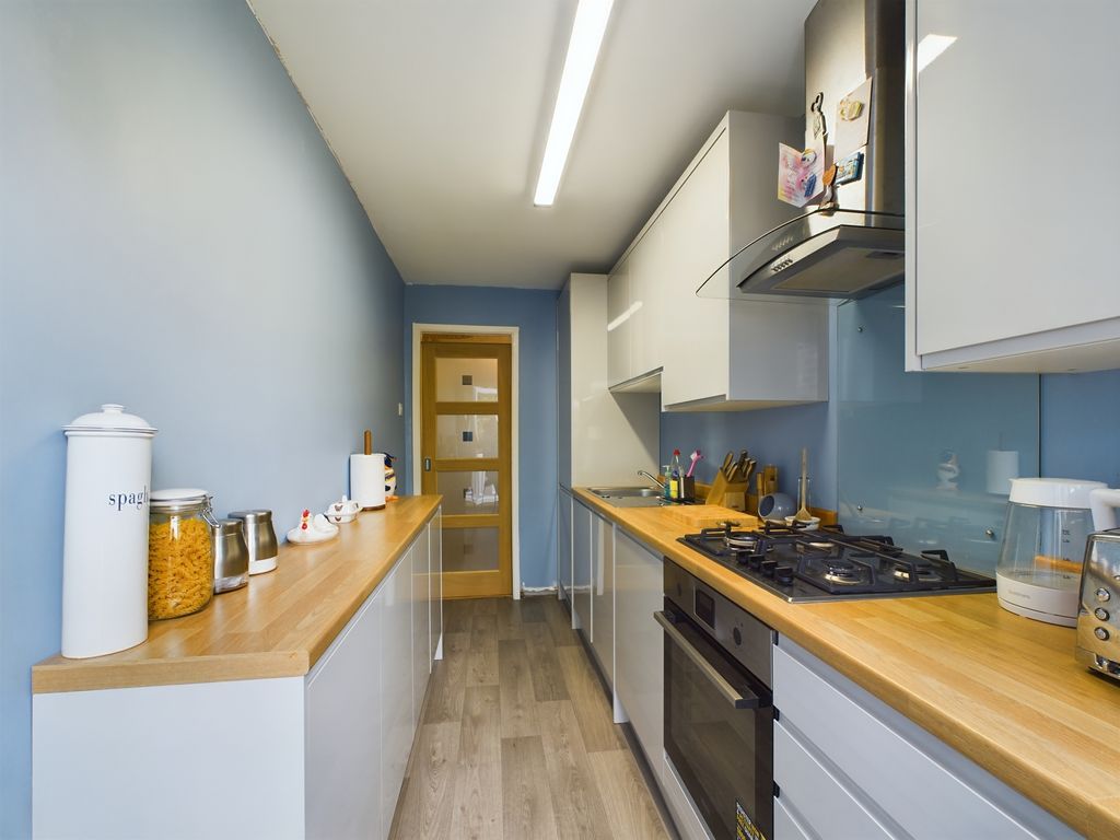 1 bed flat for sale in Knowsley Road, Tilehurst, Reading RG31, £220,000