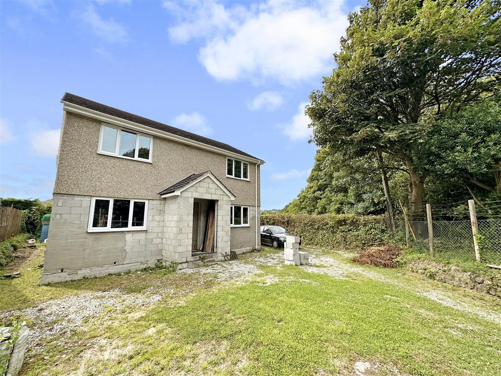 5 bed detached house for sale in Carn View, Gwennap, Redruth TR16, £285,000