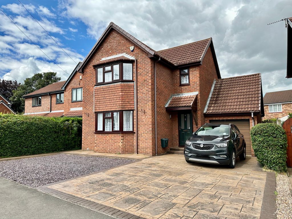 3 bed detached house for sale in Pinefield Road, Barnby Dun, Doncaster DN3, £240,000