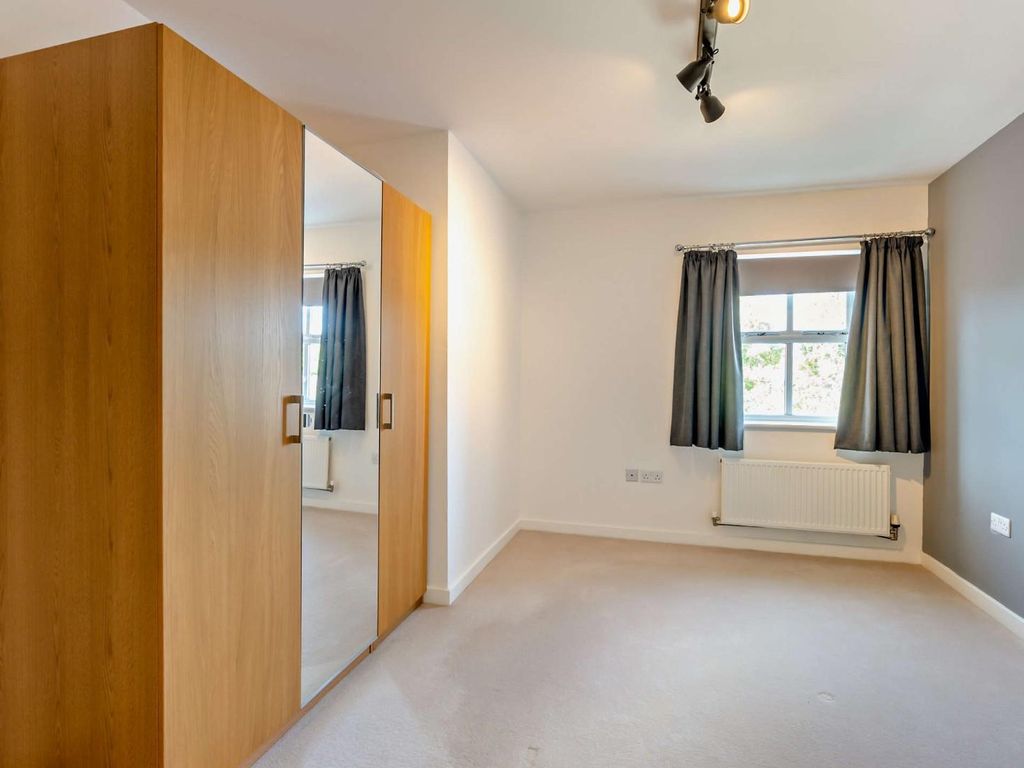 2 bed flat for sale in Kings Wharf, Mill Street, Wantage OX12, £215,000