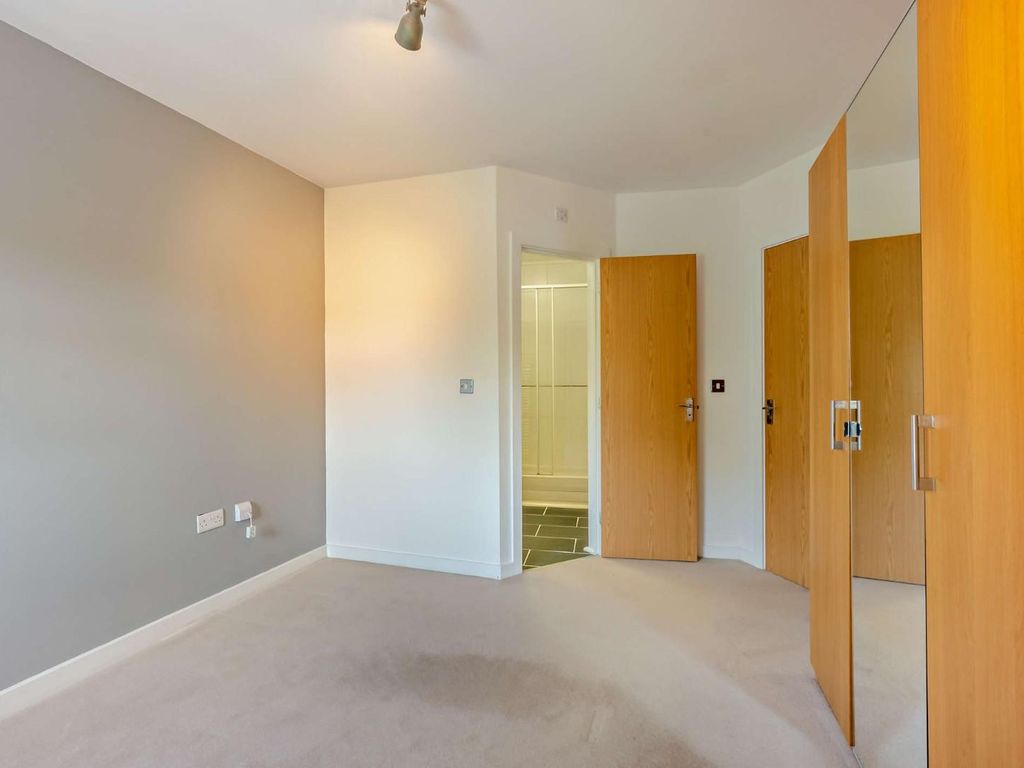 2 bed flat for sale in Kings Wharf, Mill Street, Wantage OX12, £215,000