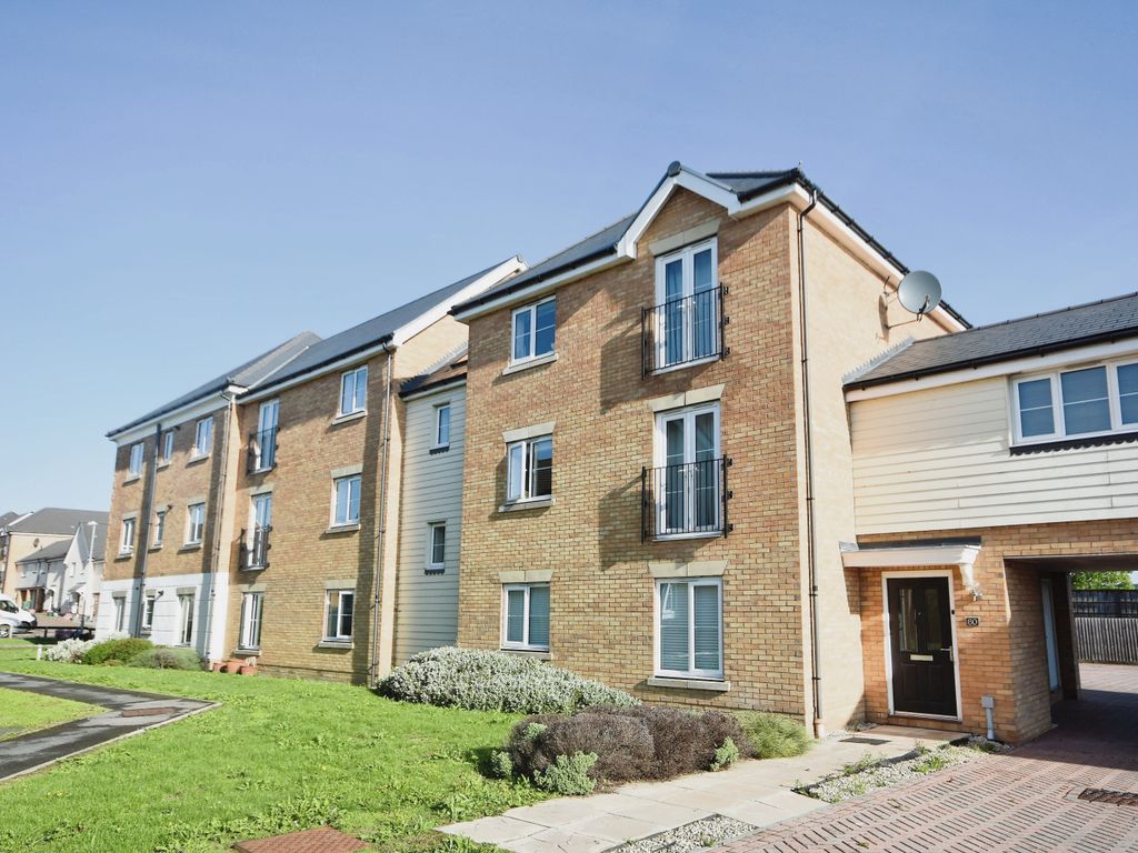 1 bed flat for sale in Warwick Crescent, Basildon SS15, £200,000