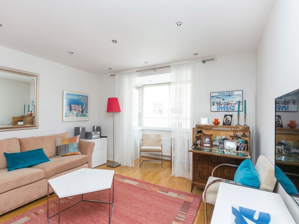 1 bed flat for sale in De Beauvoir Place, Tottenham Road, London N1, £259,950
